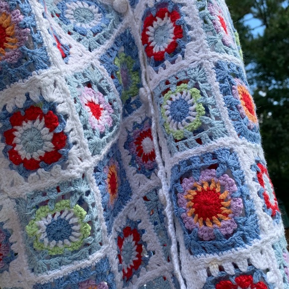 Floral crocheted vest - Picture 4 of 7